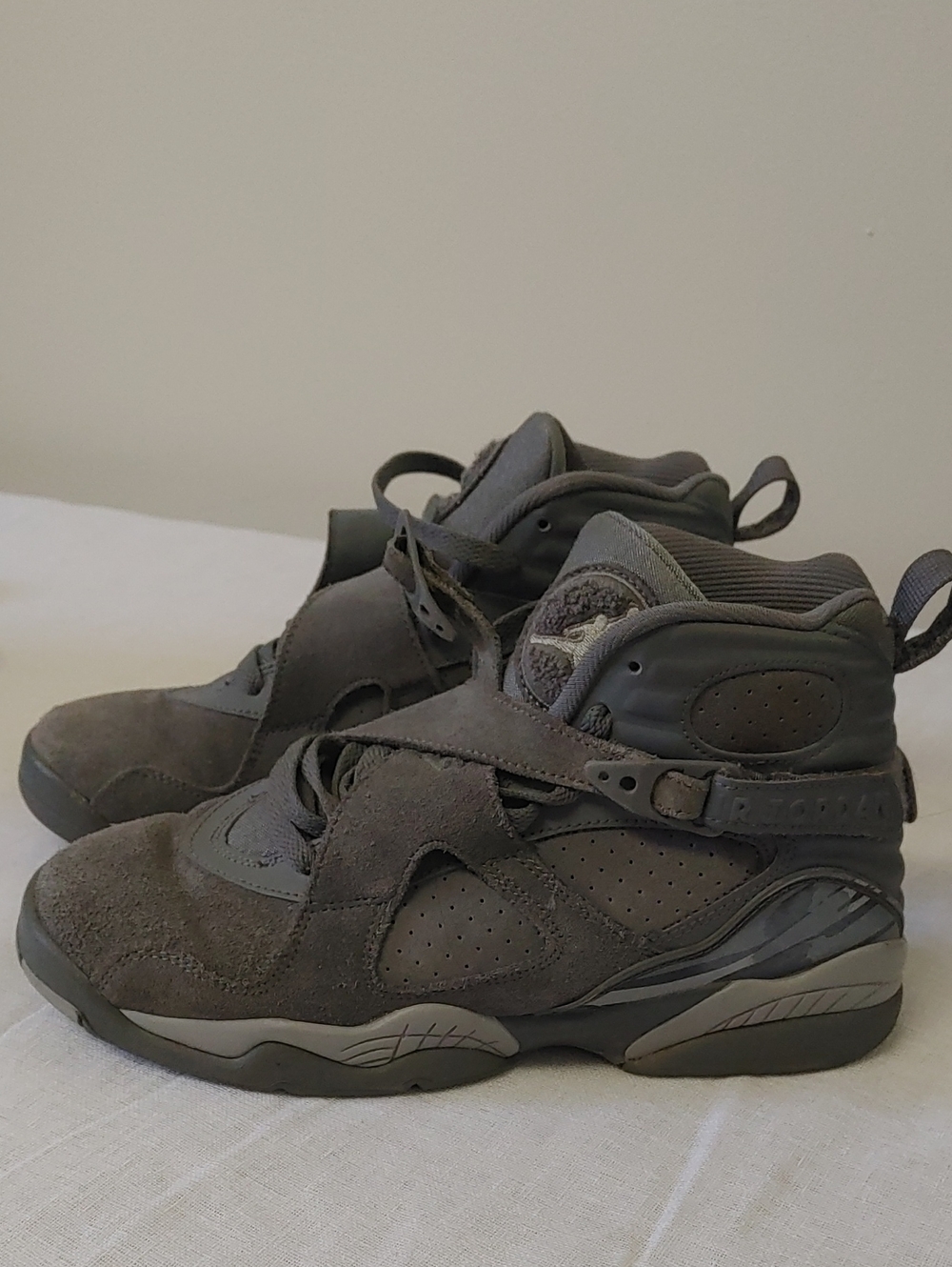 Jordans l Size6Y Kids Gray High-Top Athletic Sneakers